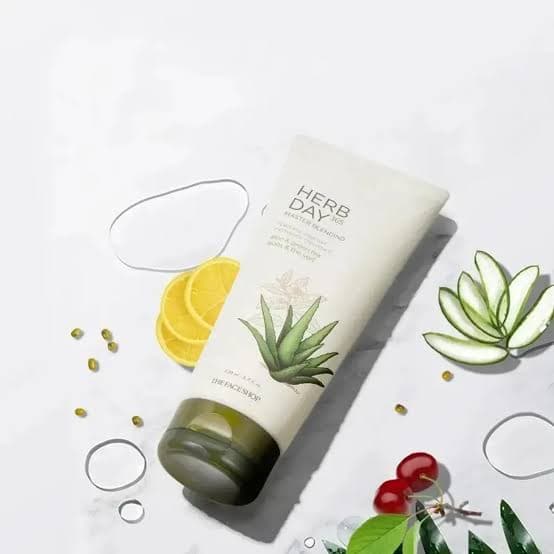 The Face Shop Herb day 365 Master Blending Foaming Cleanser Aloe & Green Tea 170 ml